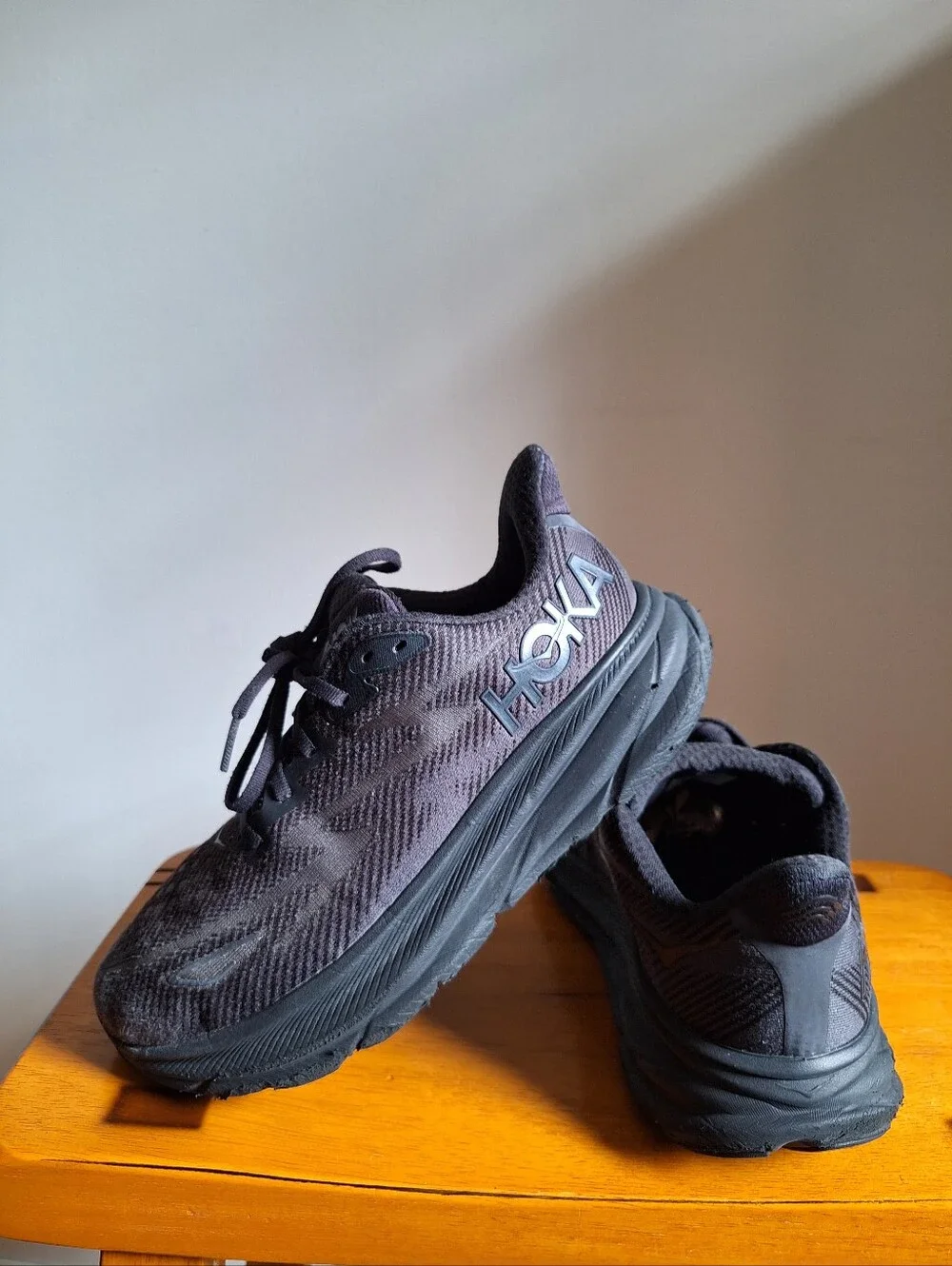 Hoka Clifton 9 Women's Black/Black Size 8.5D